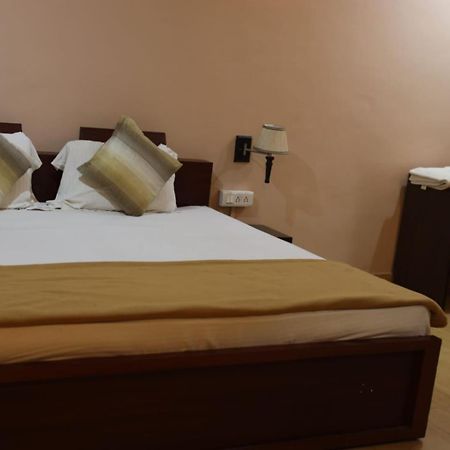 Hotel Shree Krishna Jungle Resort Khajurāho エクステリア 写真