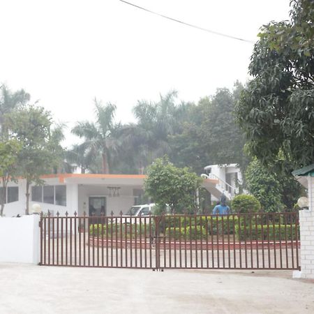 Hotel Shree Krishna Jungle Resort Khajurāho エクステリア 写真