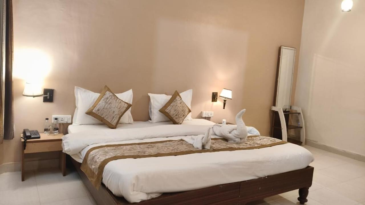 Hotel Shree Krishna Jungle Resort Khajurāho エクステリア 写真