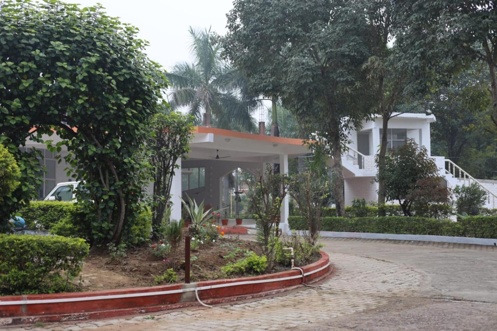 Hotel Shree Krishna Jungle Resort Khajurāho エクステリア 写真